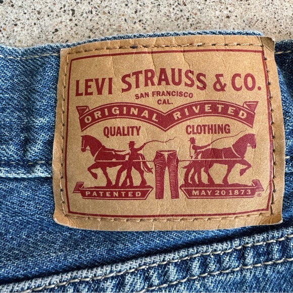 Levi’s low Pro Mid-Rise 90’s-Inspired Straight Leg Distressed Jeans Size: 28 - Picture 10 of 14